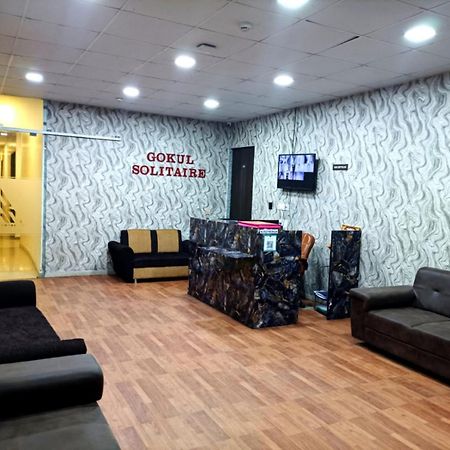 Hotel Gokul Solitaire, Surat Bhatha Exteriör bild