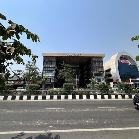 Hotel Gokul Solitaire, Surat Bhatha Exteriör bild