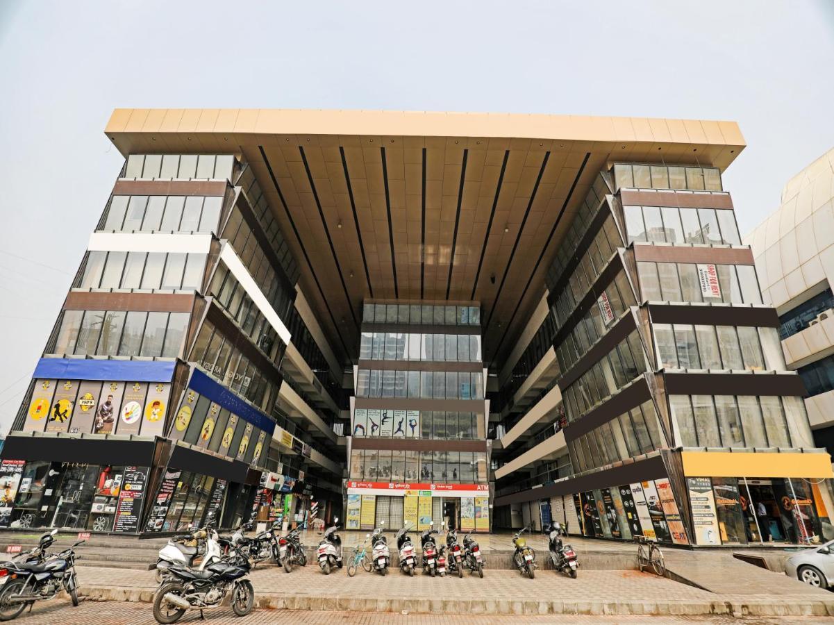 Hotel Gokul Solitaire, Surat Bhatha Exteriör bild