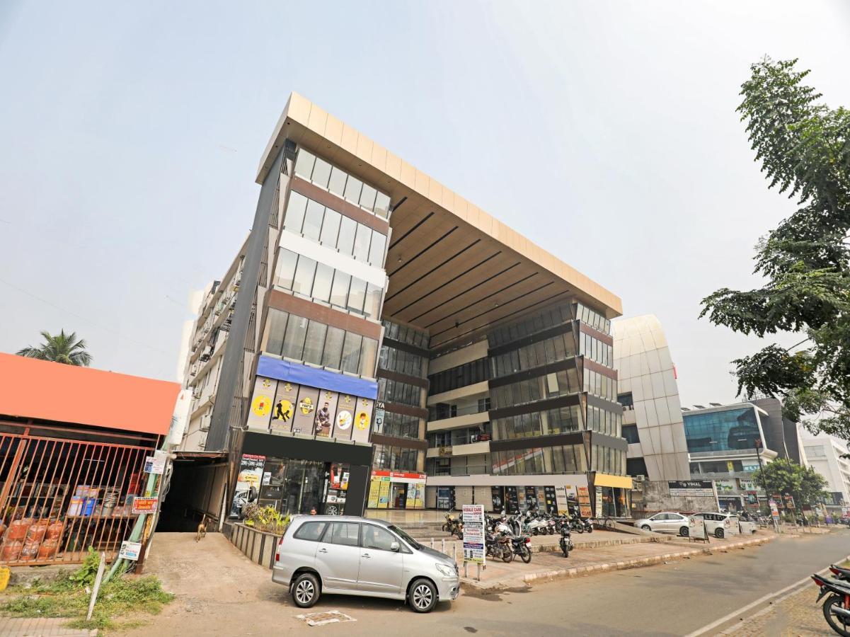 Hotel Gokul Solitaire, Surat Bhatha Exteriör bild