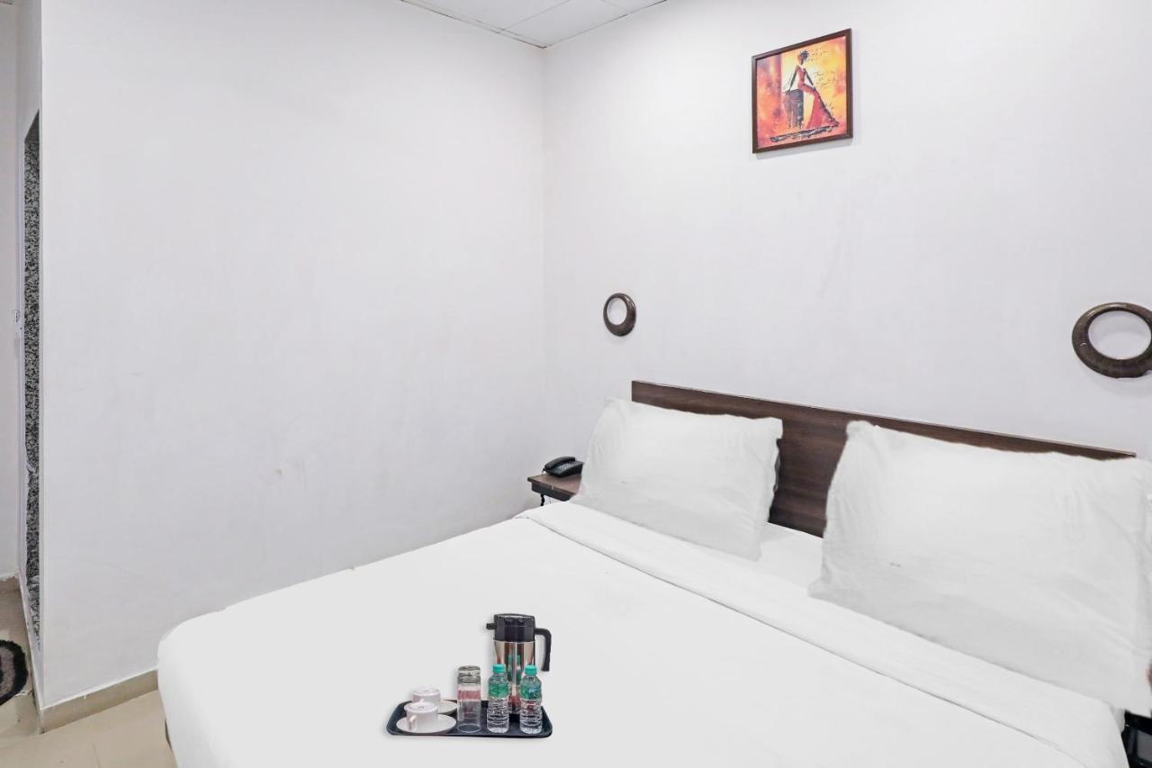Hotel Gokul Solitaire, Surat Bhatha Exteriör bild