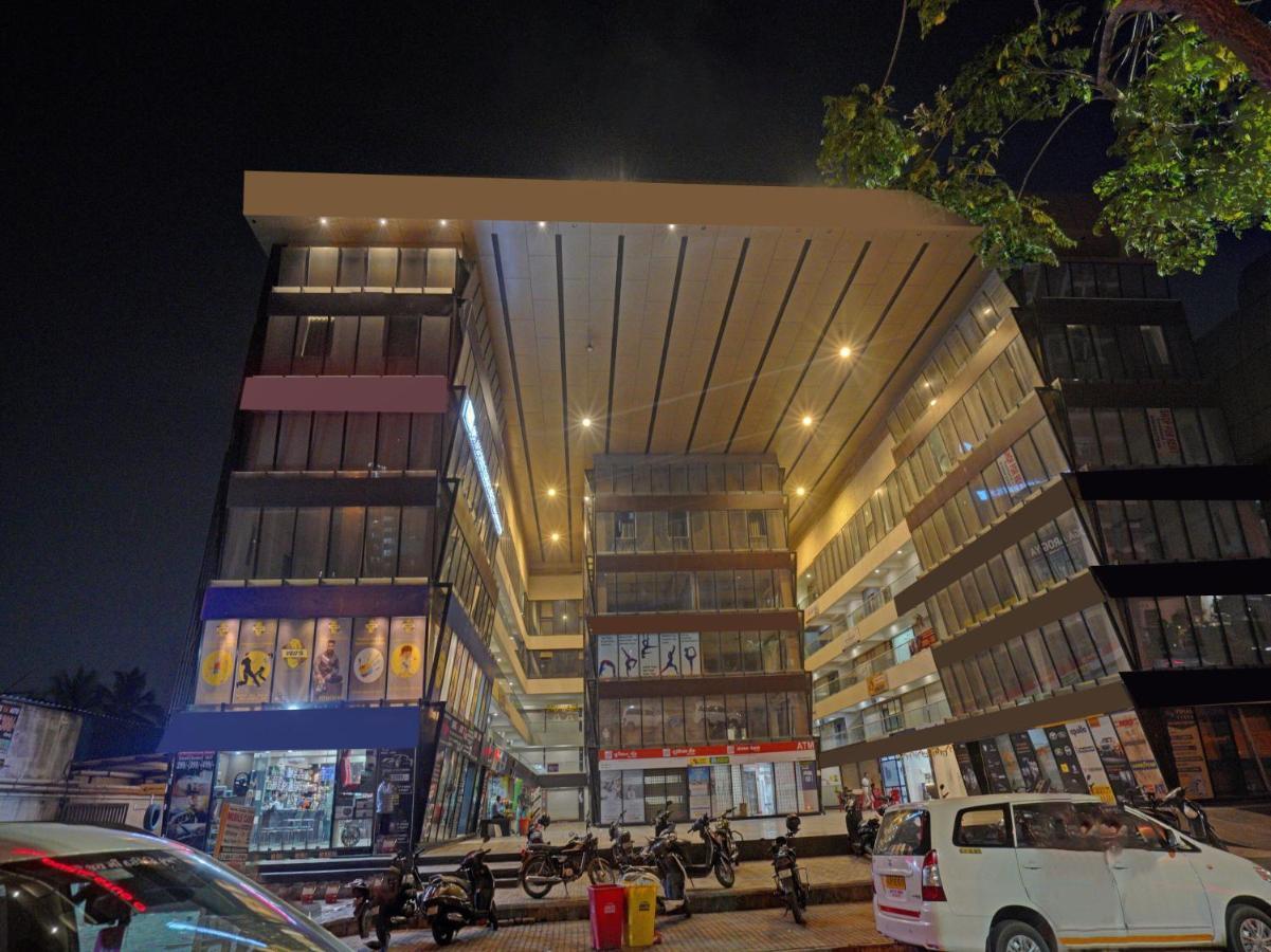 Hotel Gokul Solitaire, Surat Bhatha Exteriör bild