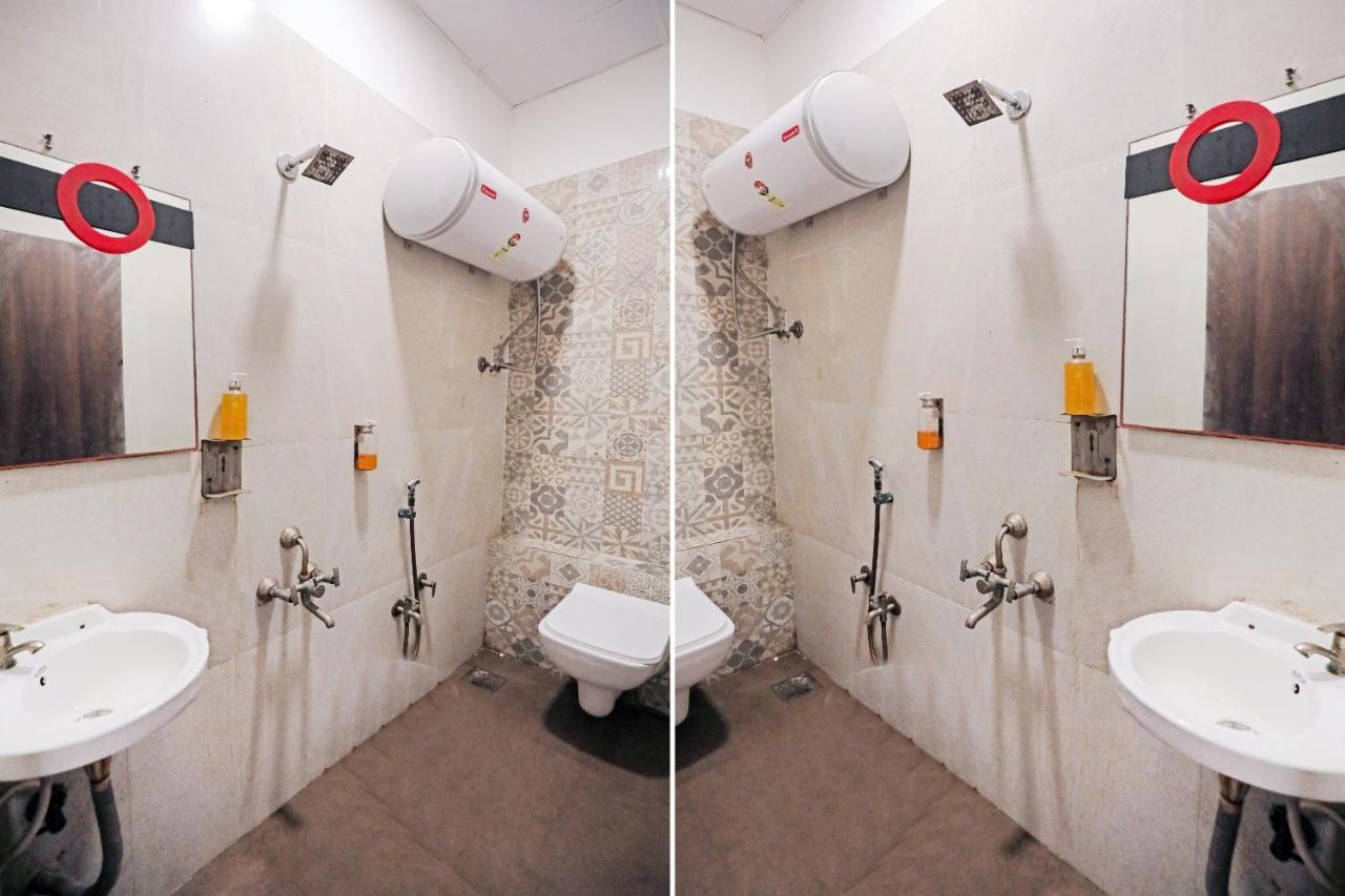 Hotel Gokul Solitaire, Surat Bhatha Exteriör bild