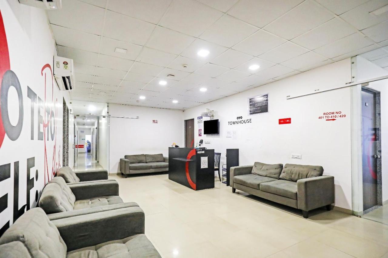 Hotel Gokul Solitaire, Surat Bhatha Exteriör bild