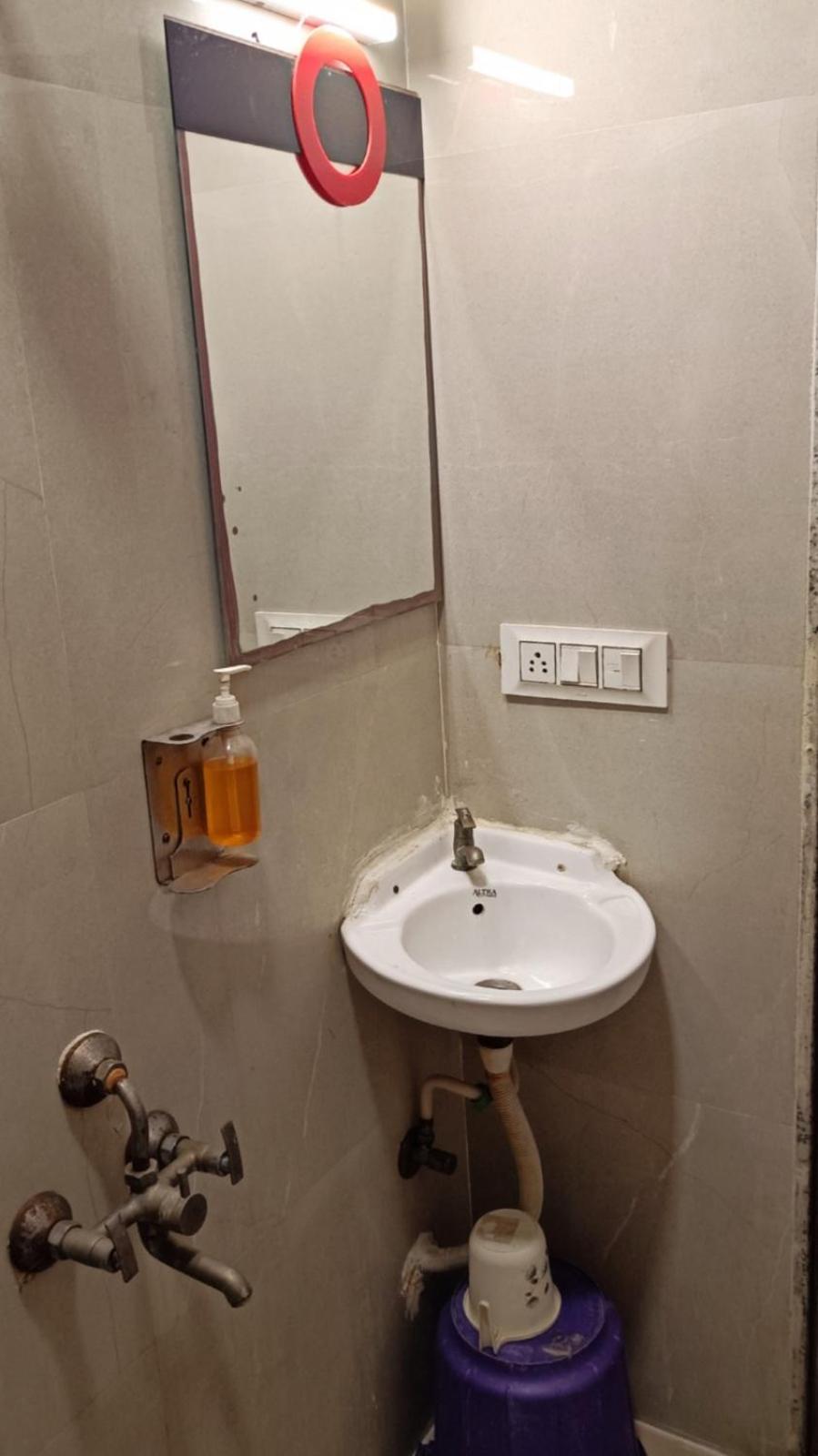 Hotel Gokul Solitaire, Surat Bhatha Exteriör bild