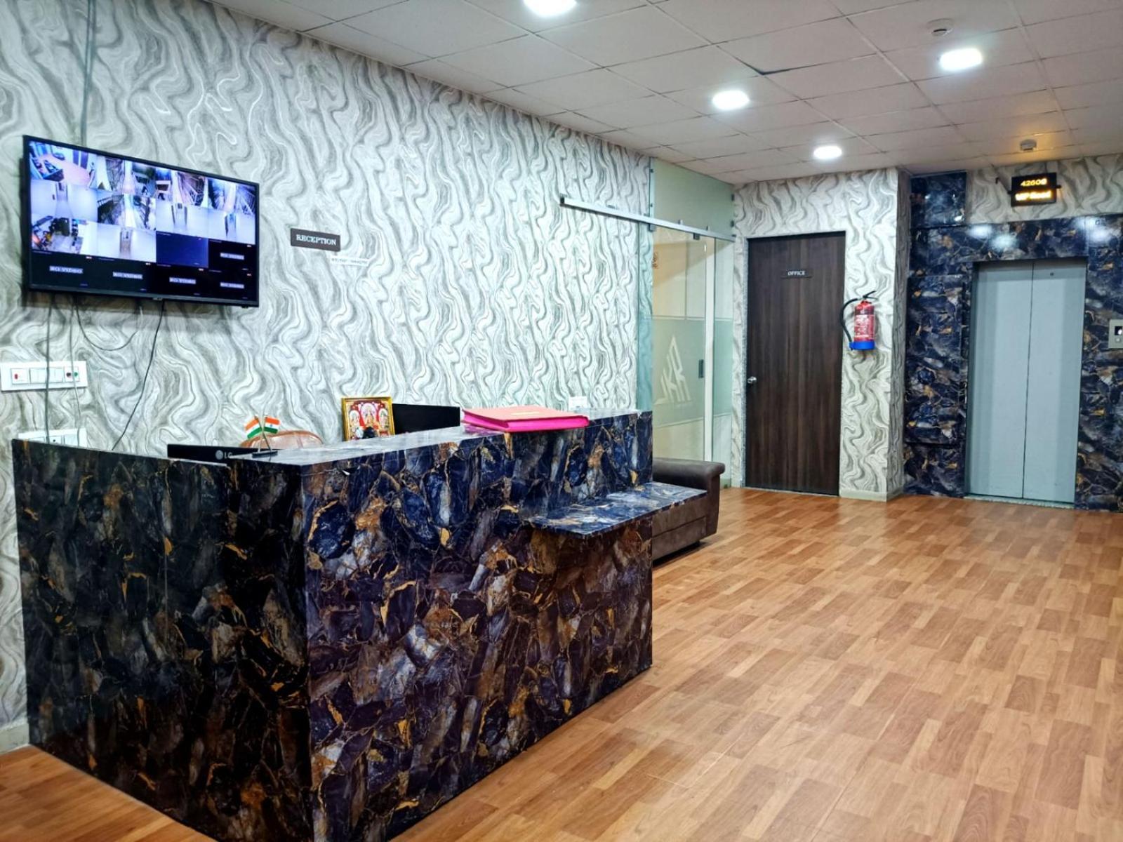 Hotel Gokul Solitaire, Surat Bhatha Exteriör bild